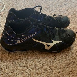 Mizuno volleyball shoes